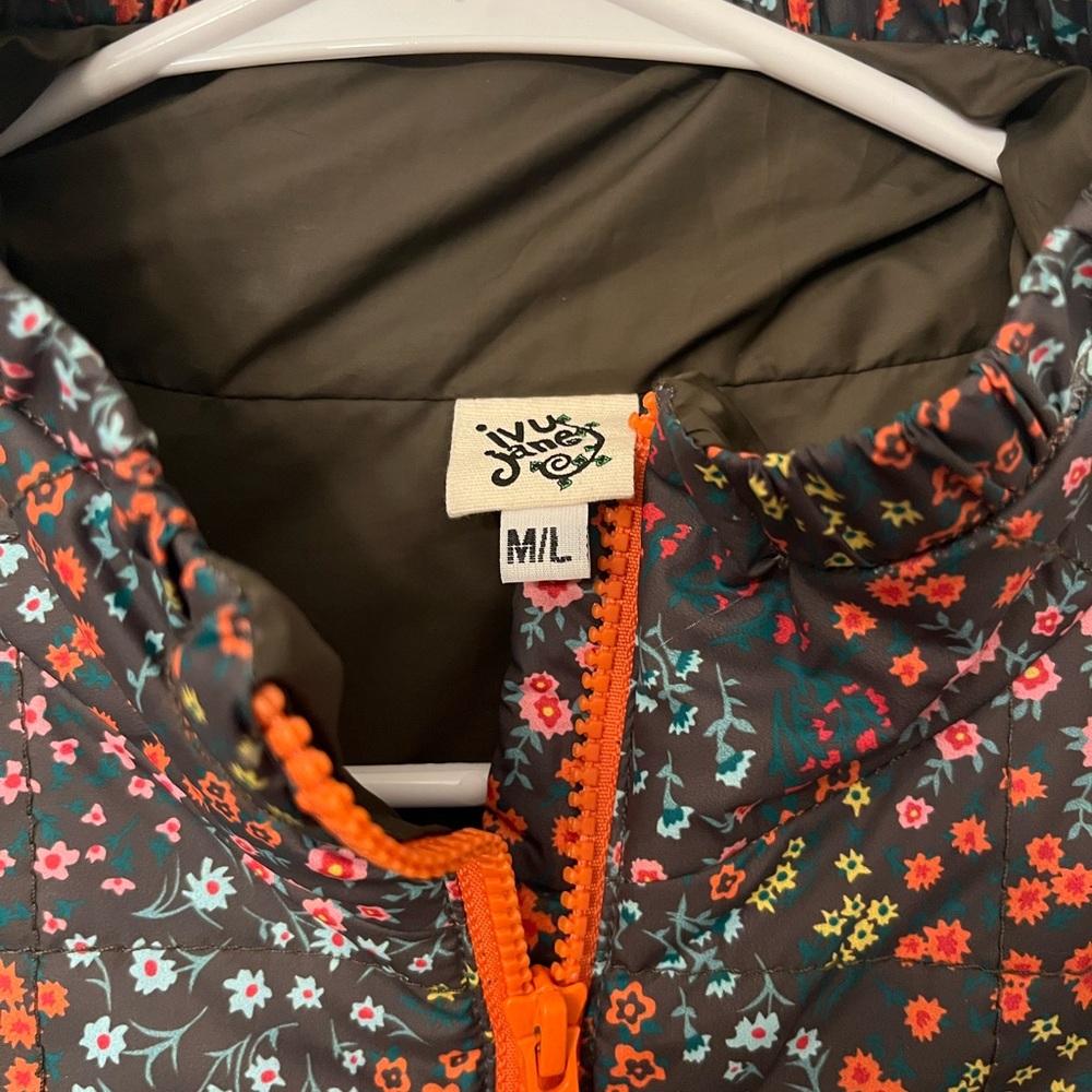 Ivy Jane Floral Quilted Puffer Vest Ruffle Trim Zip Front Women’s M/L - Picture 2 of 5